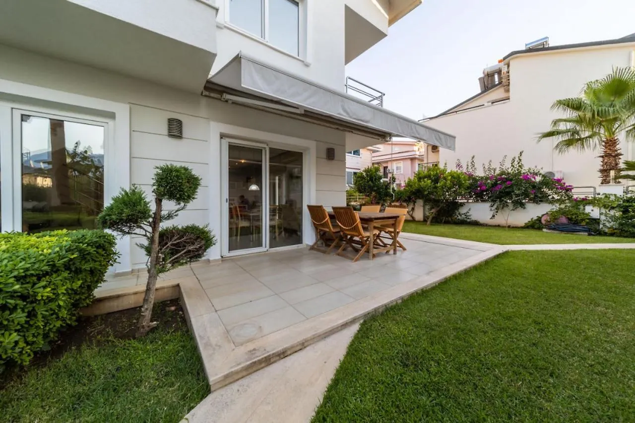 Central Villa With Garden And Pool In Kemer Antalya
