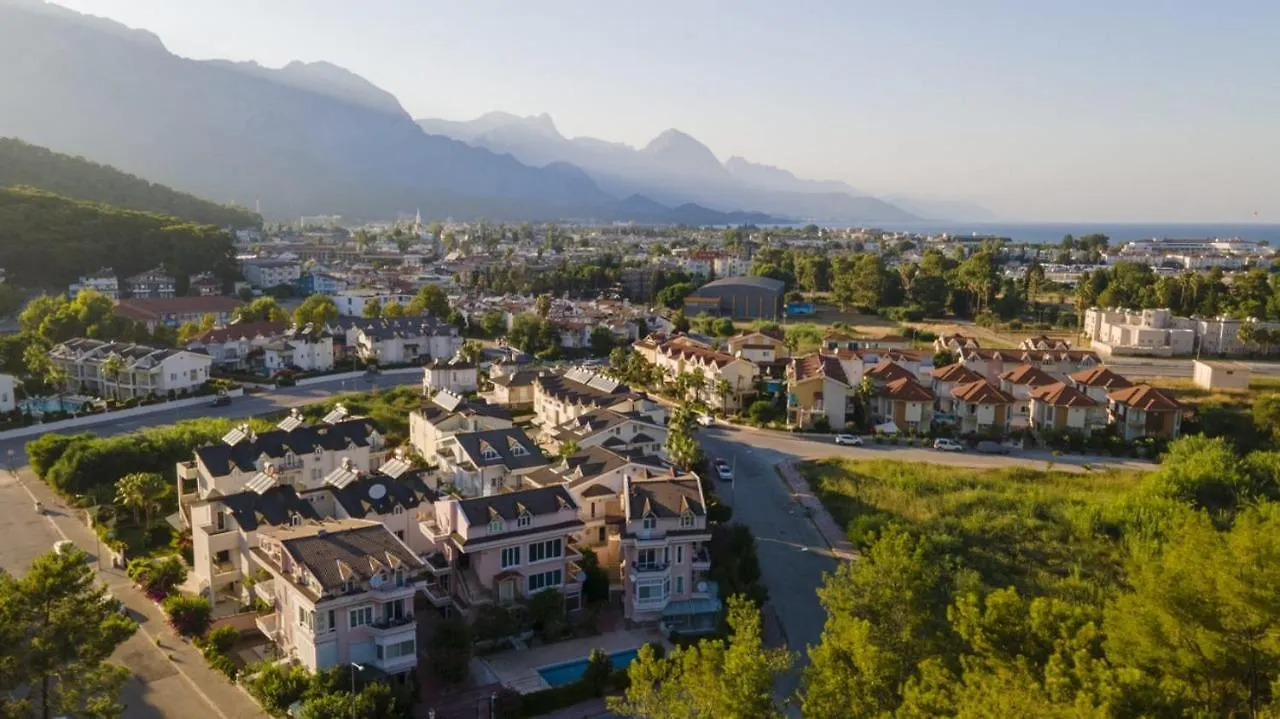 Central Villa With Garden And Pool In Kemer Antalya